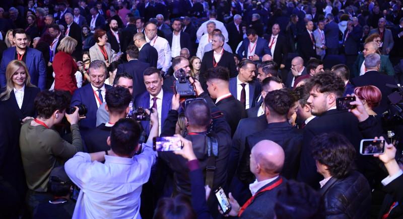 Megválasztották a pártelnököt a szociáldemokraták – Az országot fék nélküli buszhoz hasonlítja (VIDEÓ)