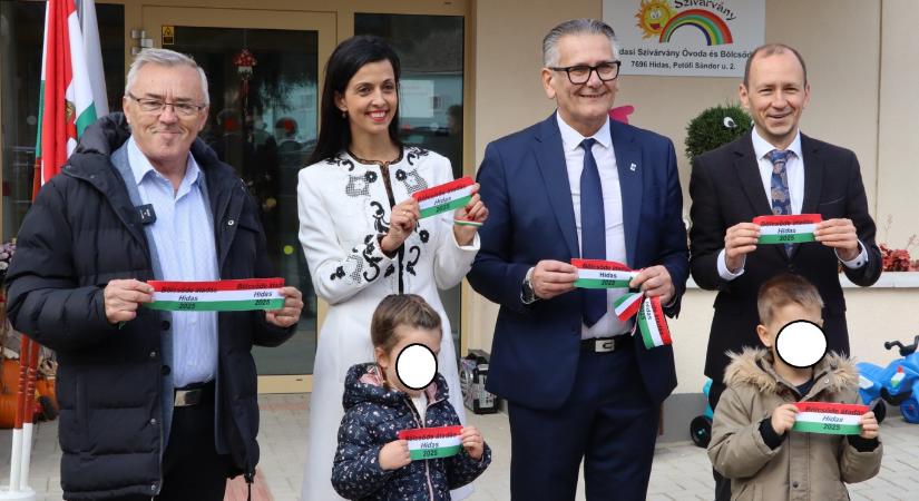 Már több mint két hónapja működik a bölcsőde, de fideszes politikusok most odamentek, hogy átadják