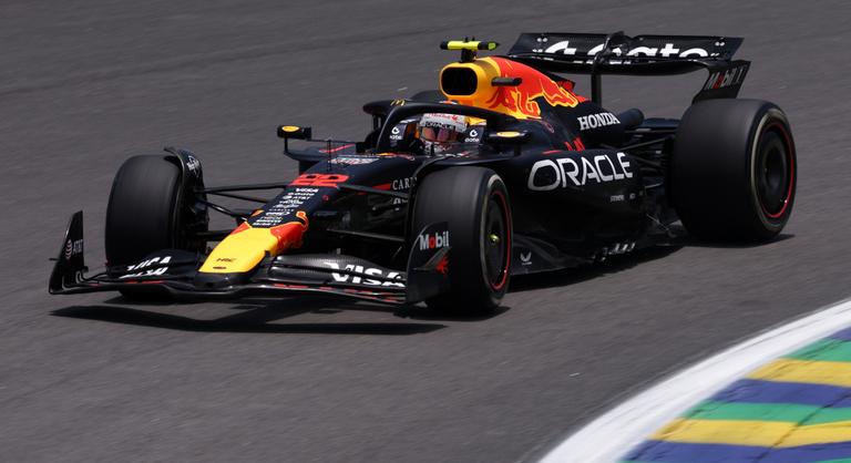 Szinte el sem kezdődött az F1-es szabadedzés, az egyik Red Bull máris a falban volt – videó