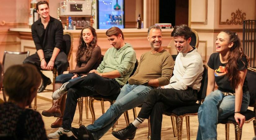 Győrasszonyfaiak a nézőtéren, közönségtalálkozó a Mona című darab után - XXL galéria