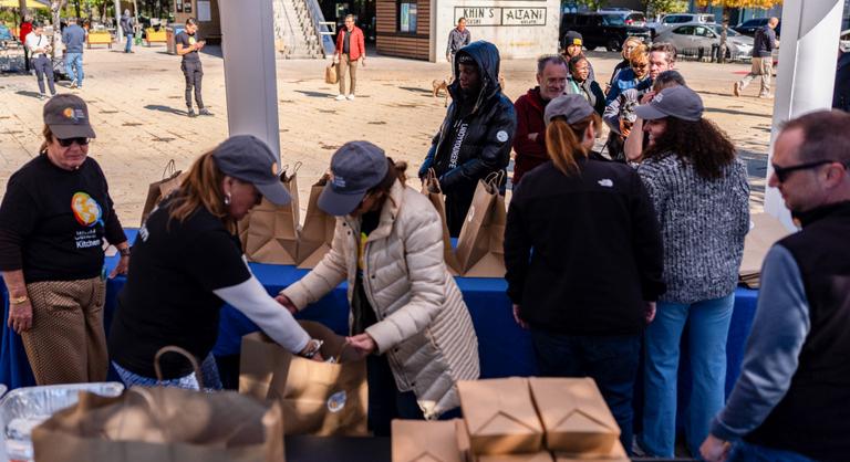 Ételért sorban álló dolgozók, leálló repterek – politikai rémálom Amerikában