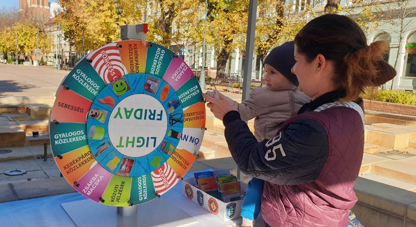 Közel ötszáz ajándék talált gazdára a békéscsabai Light Friday-en
