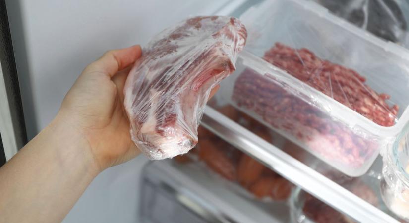 Így tudod leggyorsabban és minőségromlás nélkül kiolvasztani a fagyasztott húst