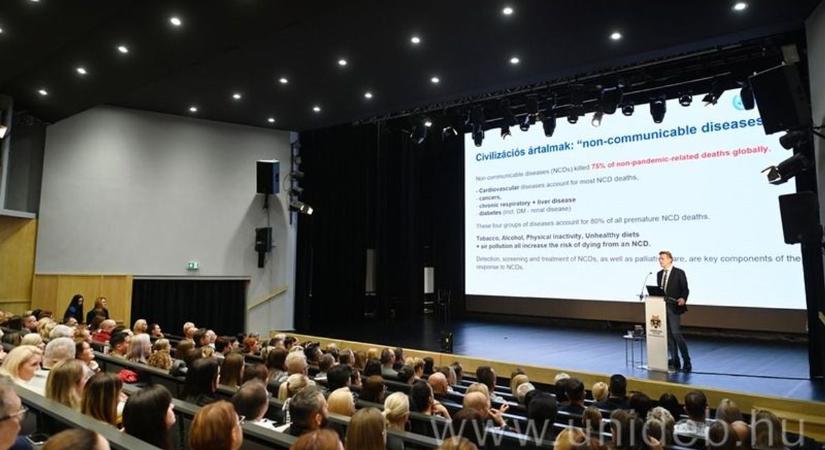 Telt házas előadást tartottak a Debreceni Egyetemen a daganatos betegségek megelőzéséről