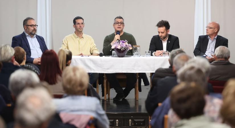 Forrnak az indulatok: durva vitába torkollt a fizetős parkolásról szóló lakossági fórum ( galéria, videó)