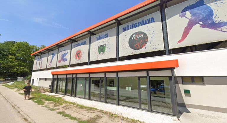 „Kiverem a fogaidat” – mérgesedik a helyzet a közgyűlésben a városi műjégpálya miatt