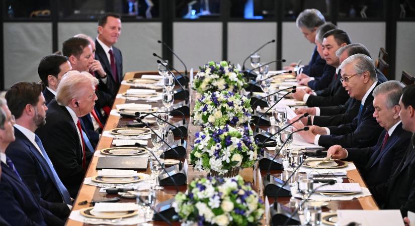 Donald Trump egy 17 milliárd dolláros üzlet után lazít Orbán Viktorral