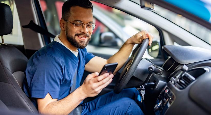 Hamarosan simán mobilozhatunk vezetés közben, állítja Elon Musk