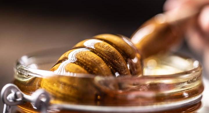 Az „őrültek méze” a világon csak két helyen lelhető fel, mégis egész hadseregeket semmisített meg