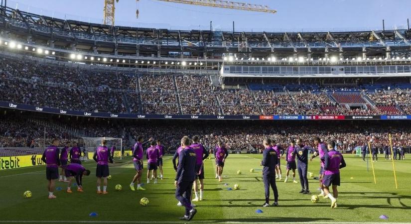 Több mint húszezer szurkoló előtt avatta fel új stadionját a Barcelona, hamarosan hivatalos meccset is játszhatnak az arénában