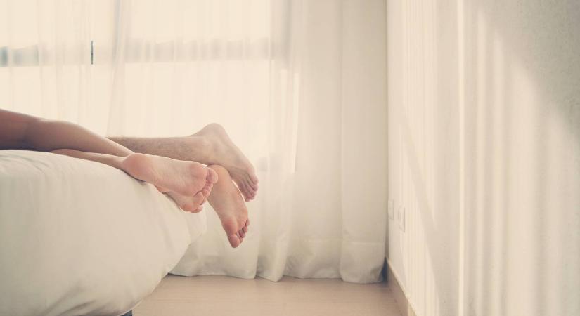 A szakértő elárulta, milyen jelek utalnak arra, ha a partnered másra gondol az ágyban