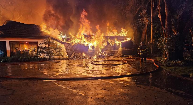 Tehetetlenül nézte, porig égett a szövetségi kapitány háza