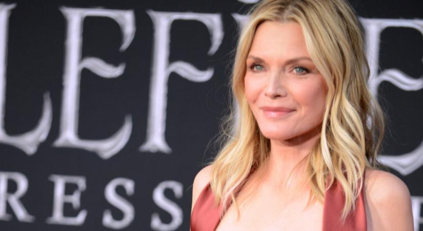 Michelle Pfeiffer extra minimalista karácsonyfája sokakat meglepett: neked tetszik ez a vonal?