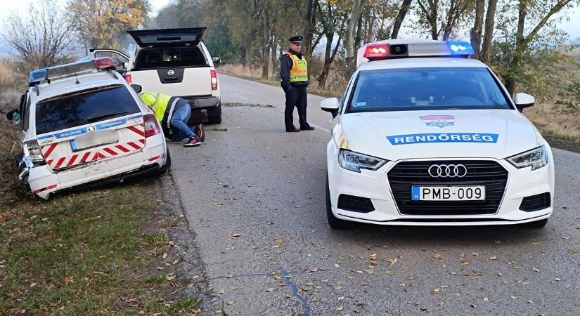 Előzés közben nagy erővel csapódott a szolgálati autónak, megsérült egy rendőrnő