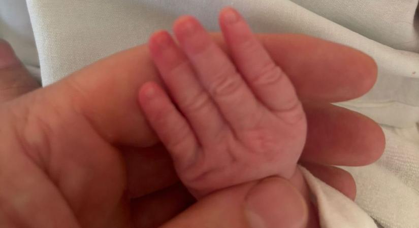 Megmutatta újszülött kislányát a Tankcsapda zenésze! Fotókon az apró kisbaba és a büszke apuka!