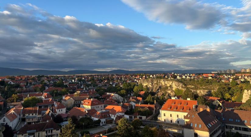 Tovább gyűlnek a felhők az égen, érdekes szombatnak nézünk elébe