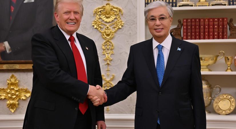 Donald Trump egy 17 milliárd dolláros üzlet után lazít ma Orbán Viktorral