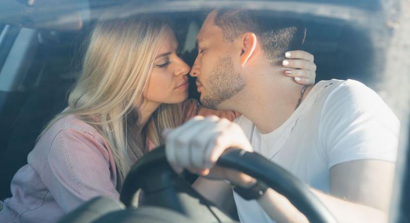 Teljes döbbenet, 145 km/órás száguldás mellett szexelt egy pár az autópályán