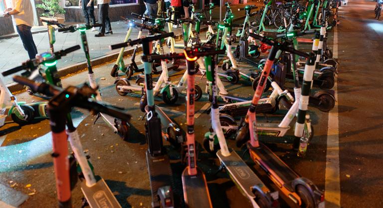 Részegen rollerezünk és szétverjük a fejünket – életveszélyes lehet a buli