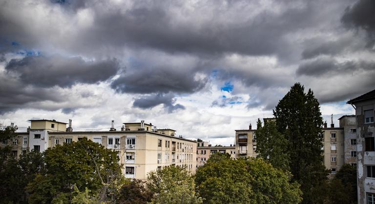 Beborul az ország fölött az ég szombaton – mutatjuk, hol várható eső és köd