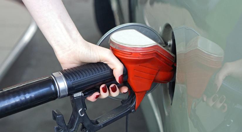 Ezért veszélyes teletankolni az autód: minden sofőrnek tudnia kell