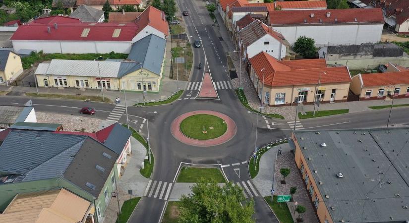 Nézd már, hát csak bejön az őrült! Ez a 3 legrosszabb szabolcsi körforgalom, megy a drága dodzsem karikázás közben