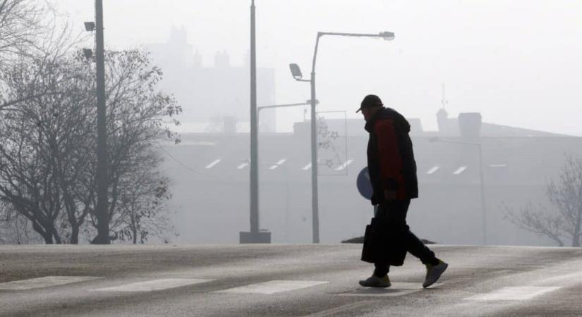 Sötétség zúdul az országra: mindent elnyel a felhő és a köd