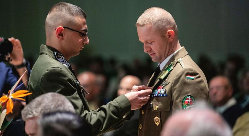 Szalagot kaptak a Kratochvil-középiskola végzősei – fotókkal, videóval