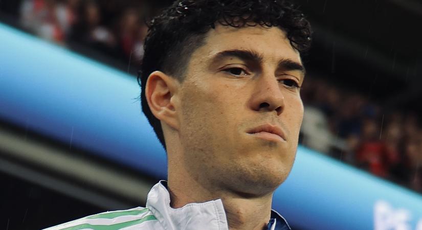 Mutatjuk a védőt, aki nemet mondott a Liverpoolnak, a Manchester Citynek és a Manchester Unitednek is