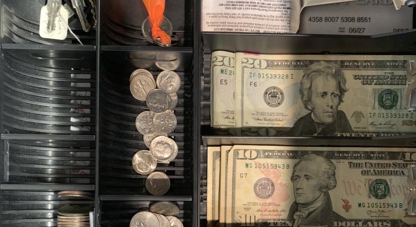 Pénzügyi csomag vagy mentőcsomag? Mit kapott Trumptól Magyarország?