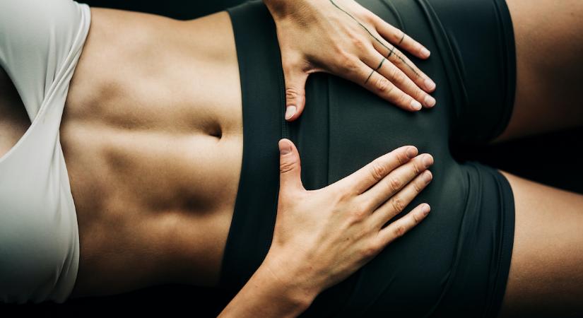 Csak 5 perc naponta a lapos hasért! Ez a 3 mozdulat az összes hasizomgyakorlatot helyettesíti