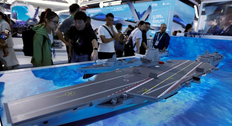 Kína legmodernebb repülőgép-hordozója, a Fujian, szolgálatba állt