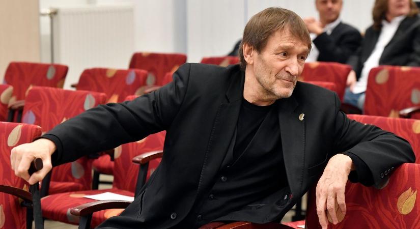 Felkavaró előadással áll újra színpadra Cserhalmi György