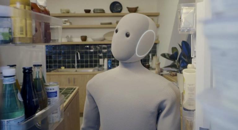 Mos, takarít, de még társalog is velünk a jövő háztartási robotja