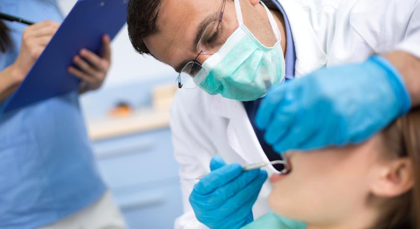 Kimondta a szakorvos: Egyetlen hiba miatt fizetnek rengeteget a magyarok a fogorvosnál – rád is jellemző?