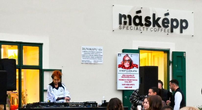 Ismét lehet szavazni az ország legjobb lemezlovasaira, Yamina is az esélyesek között