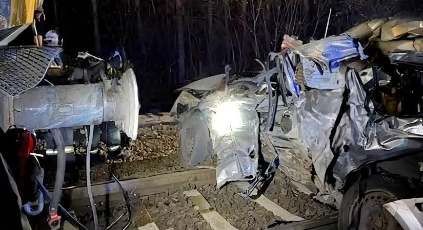 Szentmártonkátai vonatbaleset: magához tért a tragédia egyetlen túlélője, Viktória nem tudja, hogy 5 társa szörnyethalt az autóban