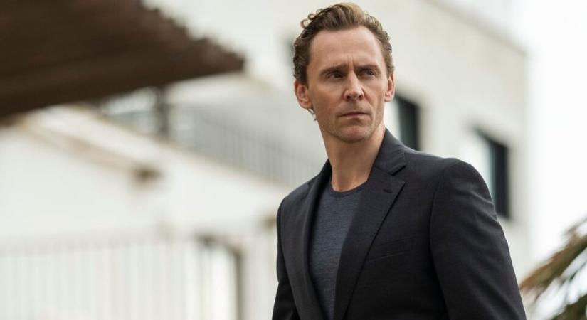 Tíz év után csak megkapjuk az Éjszakai szolgálat 2. évadát Tom Hiddlestonnal, rögtön két előzetes érkezett hozzá