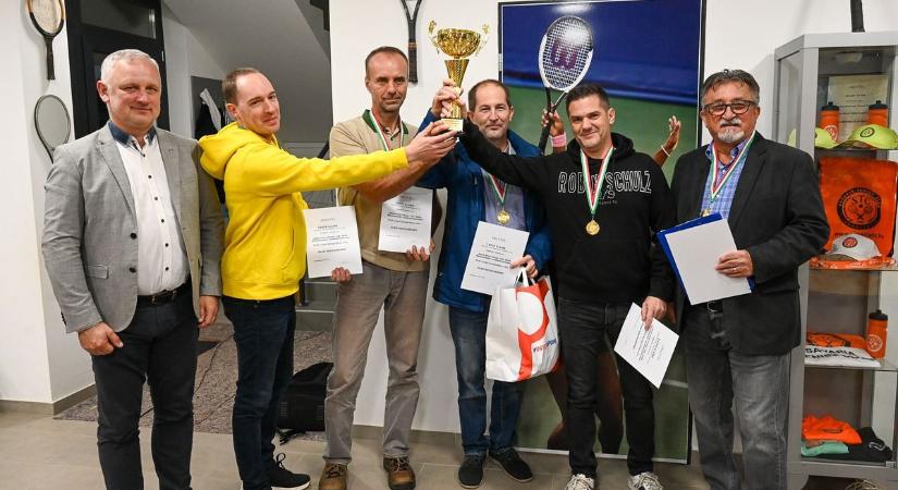 Városi teniszbajnokság: díjkiosztó, a legjobbak névsora, képgaléria