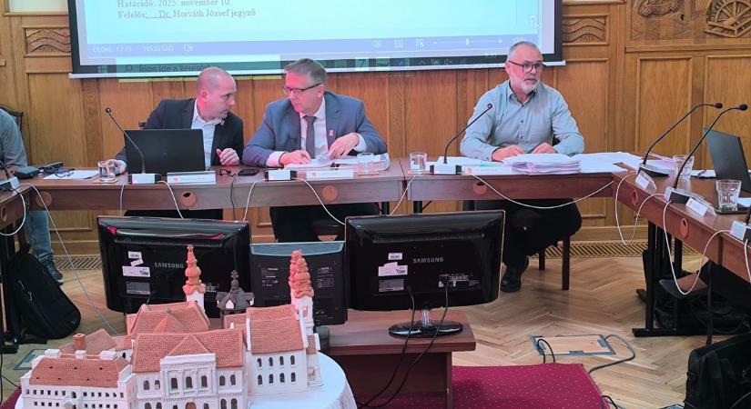 Forró viták, elhalasztott döntések – izgalmasan alakult a tatai testületi ülés!
