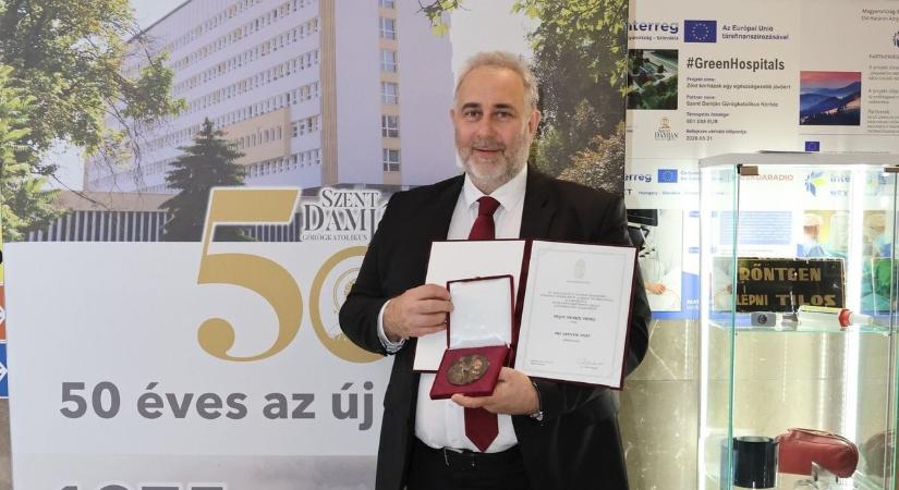 Rangos díjjal ismerték el a kisvárdai főigazgató kiemelkedő munkáját