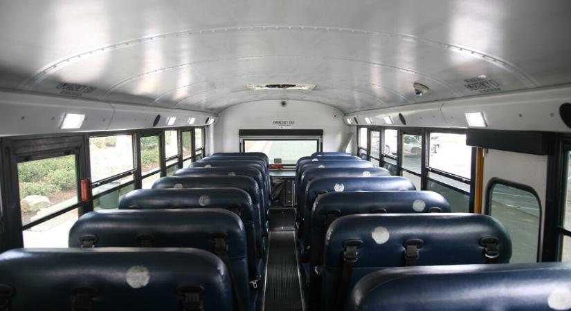 Három iskolabusz csapódott egymásnak – 31 gyereket szállítottak kórházba