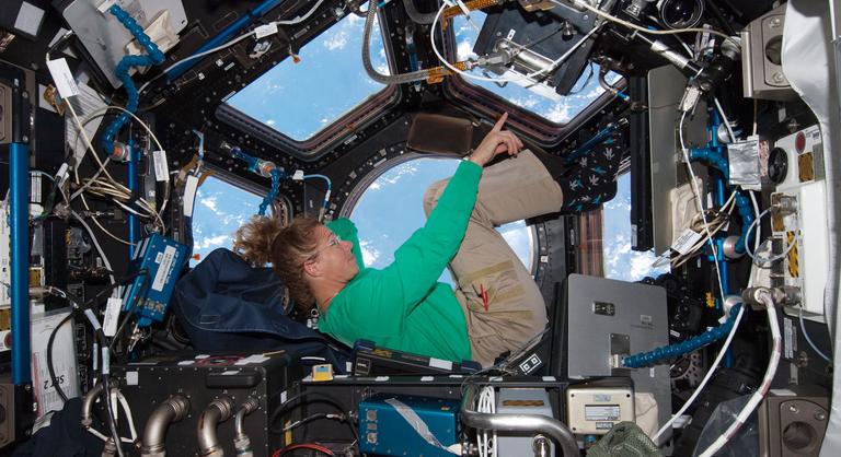 Káosz, kávé, kábelek – így élnek 25 éve az űrhajósok a Nemzetközi Űrállomáson