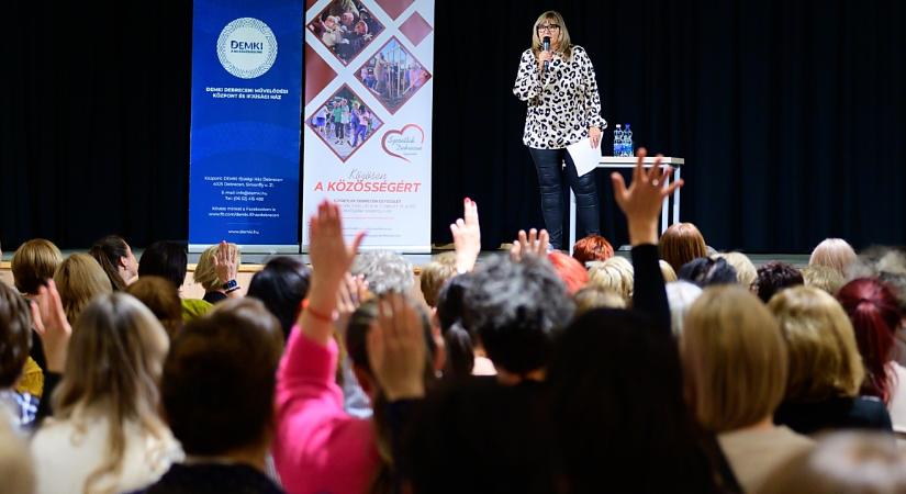 Egeresi Ildikóval búcsúztatta a 2025-ös évadot a Csapókerti Női Esték rendezvénysorozat – fotókkal