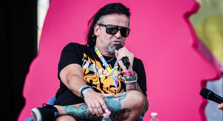 Fejes Tamás fotóval tudatta, megszületett a kislánya