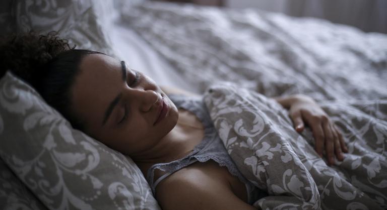 Ha keveset alszunk, az agyunk szó szerint összezsugorodik