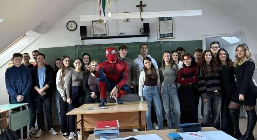 Olyat tett a kaposvári pedagógus, amire nem sokan lennének képesek diákjaikért