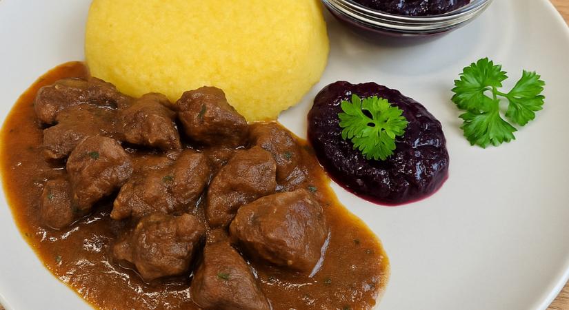 Vadpörkölt vörösboros lekvárszósszal