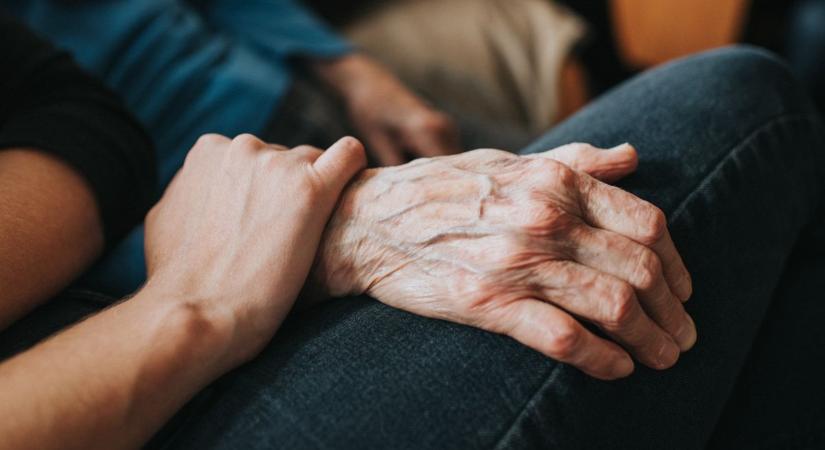 Vérlázító: 3,5 milliót lopott el egy szociális intézmény vezetője egy idős, beteg embertől