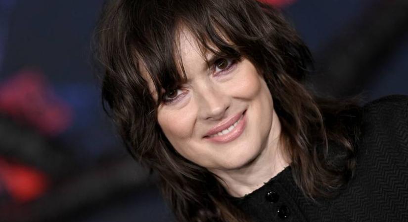 Ő Winona Ryder ritkán látott párja: a sármos Scott már 14 éve szereti a színésznőt